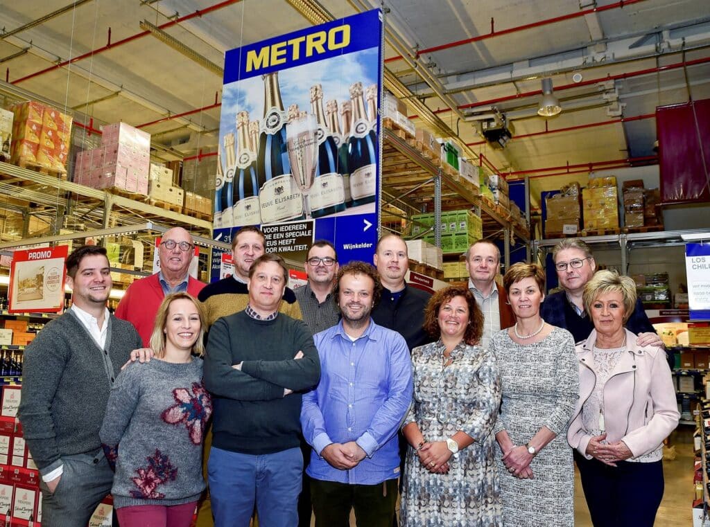 Groepsfoto van de leden van GastroRSL in de Metro-groothandel, 2018.